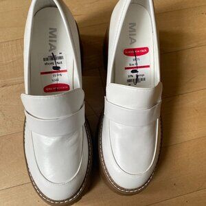 MIA Women Sz 9.5 "Dalilah" Platform Lug Sole Loafer White - some markings
